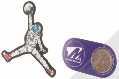 Samolepka Kosmonaut basketbalista smečuje Měsíc 2 měřítko