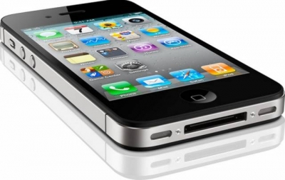 Apple iPhone 4S z boku