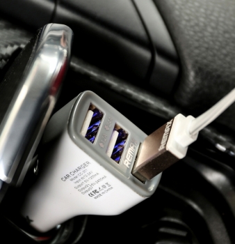 Remax CC-301 3.6A 3USB nabíječka do auta s 3x USB výstupem a 3,6A proudem bílá (white)