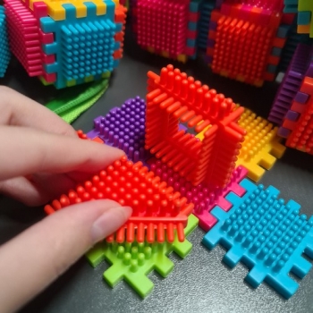 1Mcz Ježci konstrukční stavebnice Hedgehog Blocks 192 ks vícebarevná (multicolor)