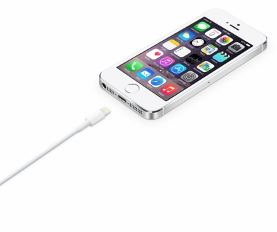 Apple MD819ZM/A originální USB kabel s Lightning konektorem pro Apple iPhone, iPad, iPod - délka 2 metry bílá (white) s telefonem
