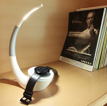 Nillkin Phantom LED lampička se základnou bezdrátového Qi nabíjení pro mobilní telefon, mobil, smartphone bílá (white)